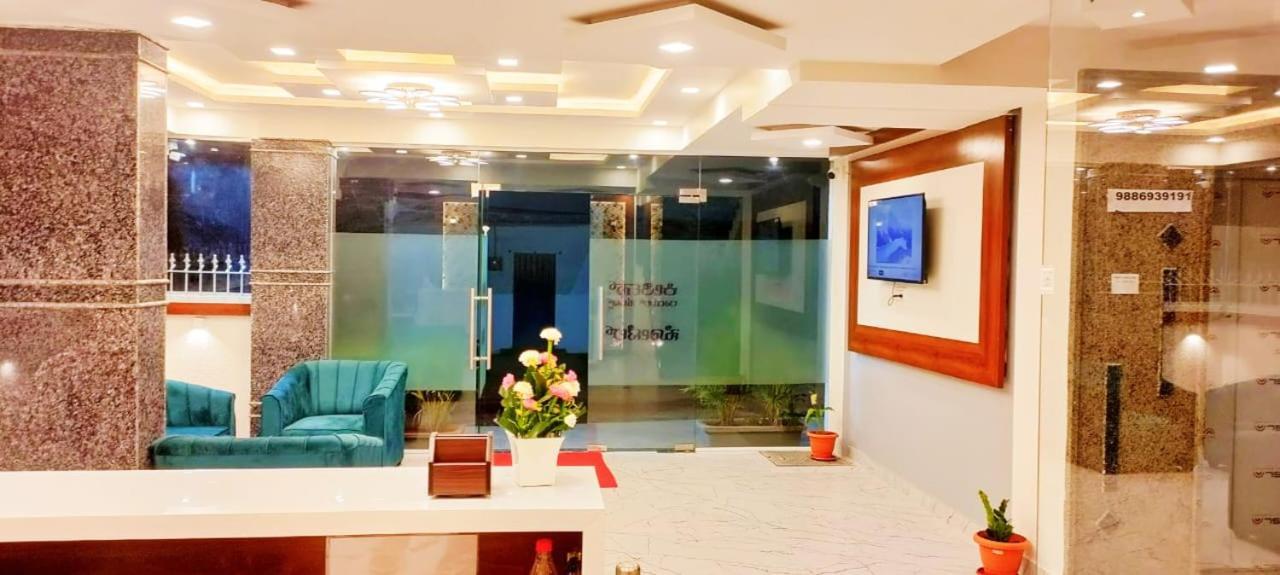 Keerthis Royal Suites - Near International Airport Terminal 1 And 2 Yelahanka Экстерьер фото