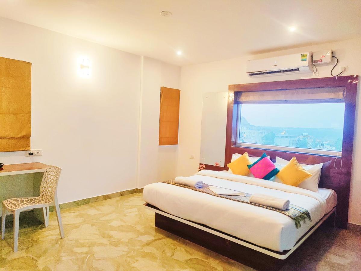 Keerthis Royal Suites - Near International Airport Terminal 1 And 2 Yelahanka Экстерьер фото