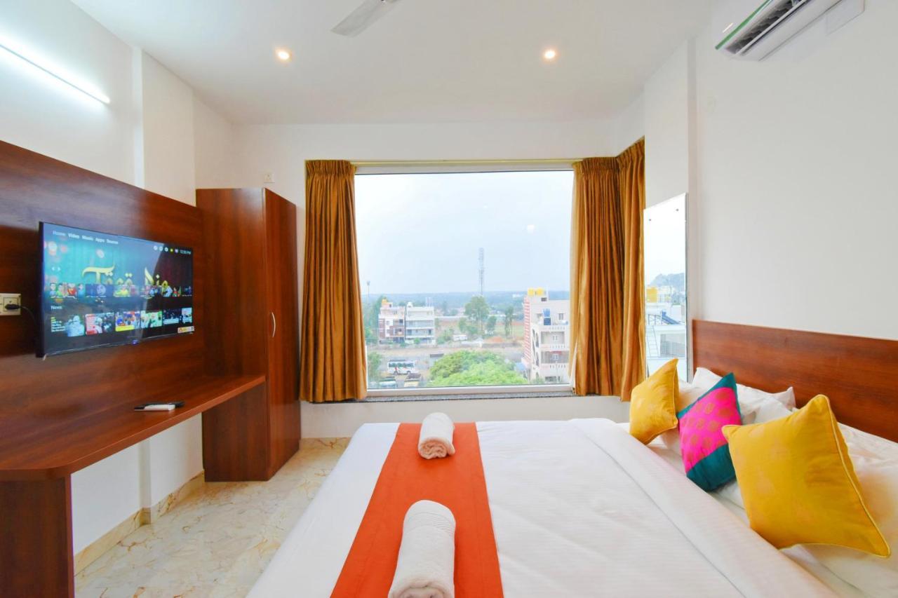 Keerthis Royal Suites - Near International Airport Terminal 1 And 2 Yelahanka Экстерьер фото