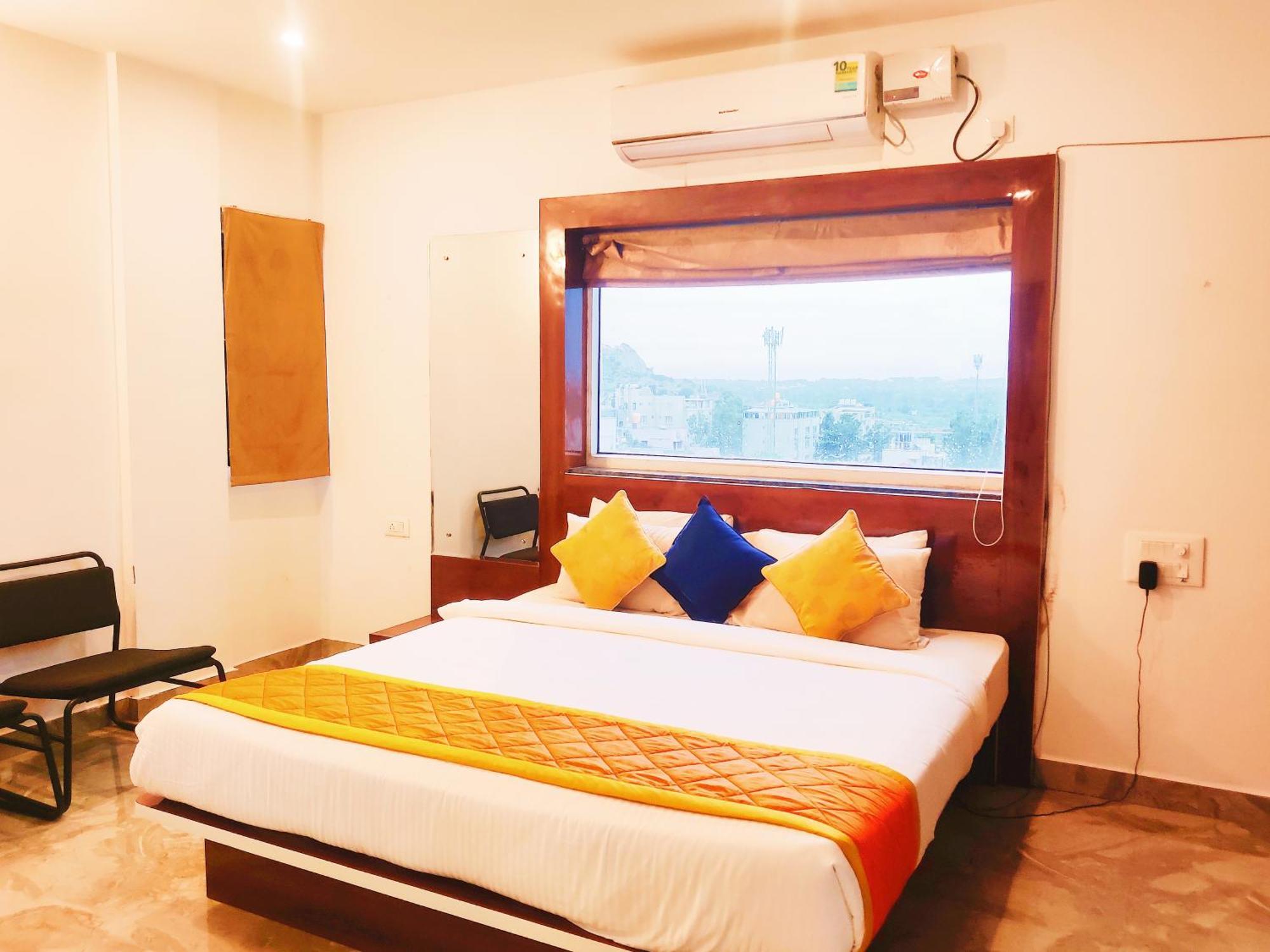 Keerthis Royal Suites - Near International Airport Terminal 1 And 2 Yelahanka Экстерьер фото