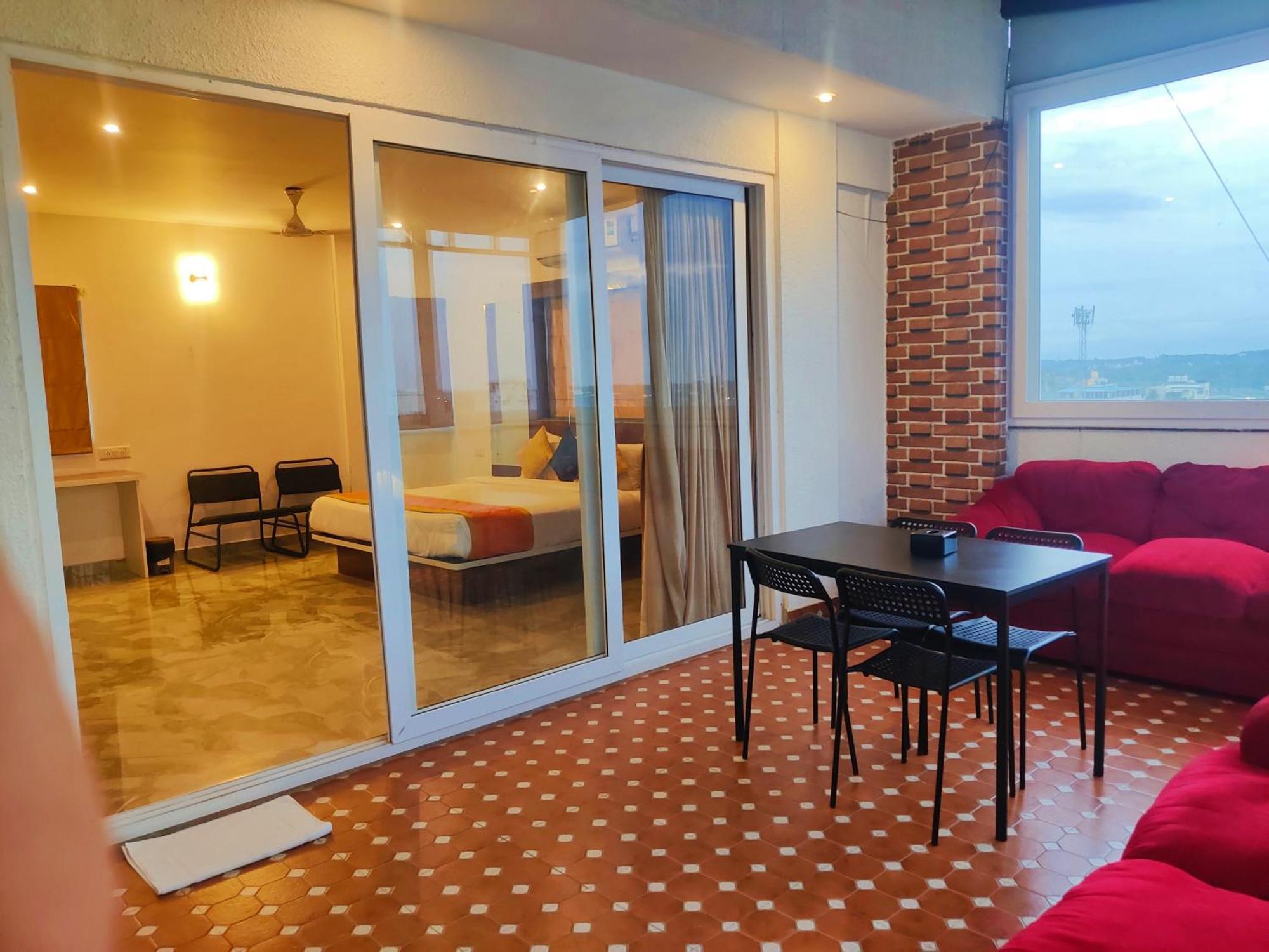 Keerthis Royal Suites - Near International Airport Terminal 1 And 2 Yelahanka Экстерьер фото