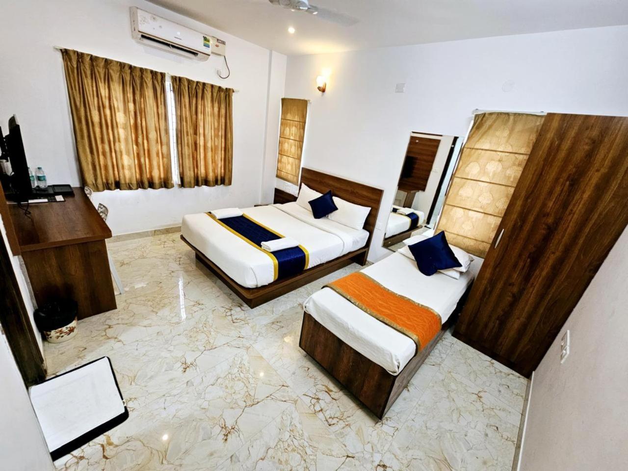 Keerthis Royal Suites - Near International Airport Terminal 1 And 2 Yelahanka Экстерьер фото
